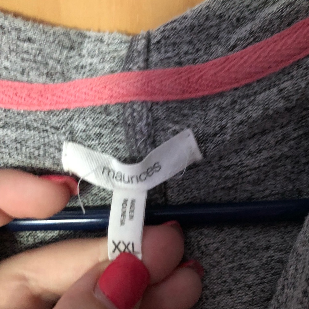 Tops - Picture 6 of 7